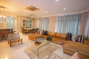 USHAKA WATERFRONT - SLEEK STYLISH SEABREEZE